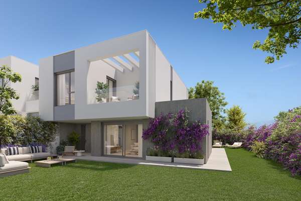 Elegante Stadthäuser in Elviria Beach – Luxus am Meer genießen
