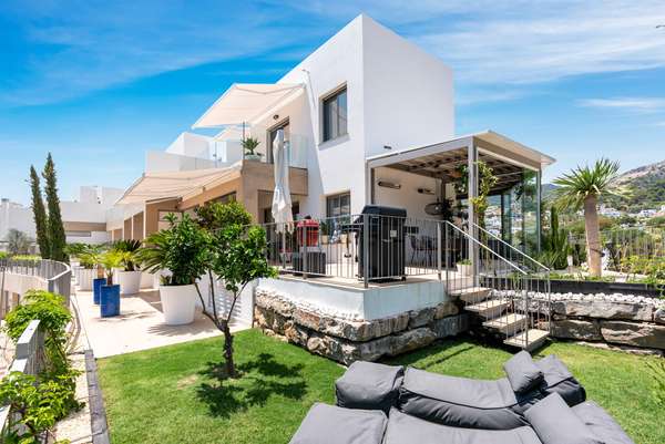 Atemberaubende Doppelhaus-Hälfte in Mijas Costa