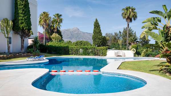 Modernes Apartment zum Verkauf in Terrazas de La Quinta mit atemberaubendem Meer- und Golfblick