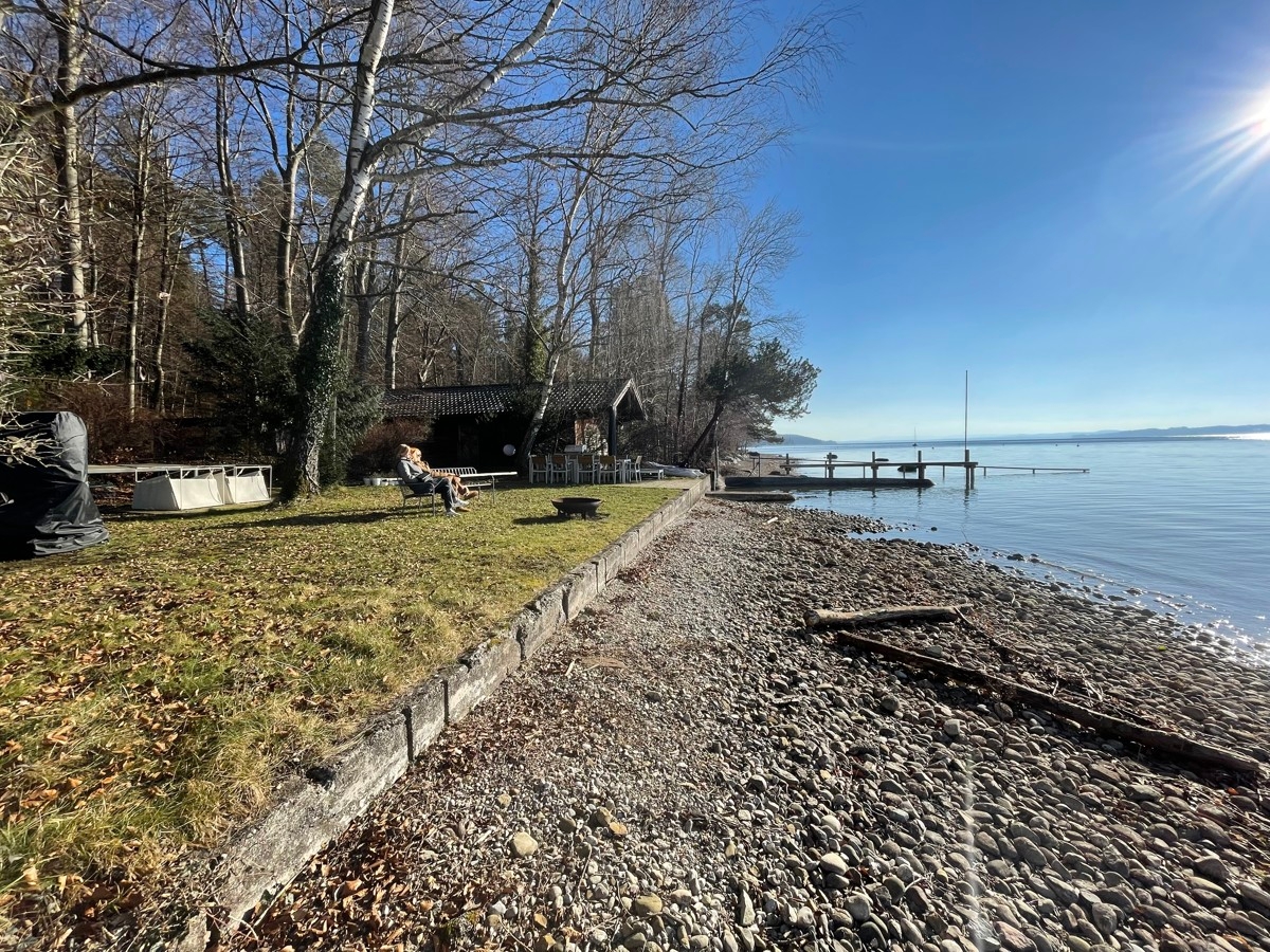 Schöner baden!
Seegrundstück mit Bootshaus und Badehütte am Starnberger See zu vermieten