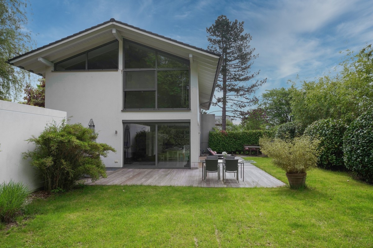 Modernes Designhaus. 
Ankommen und Wohlfühlen über dem See!