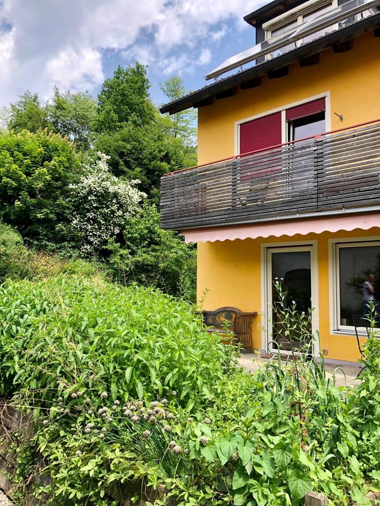 Tutzing: Doppelhaus mit schönem Garten und großzügigem Grundriss
