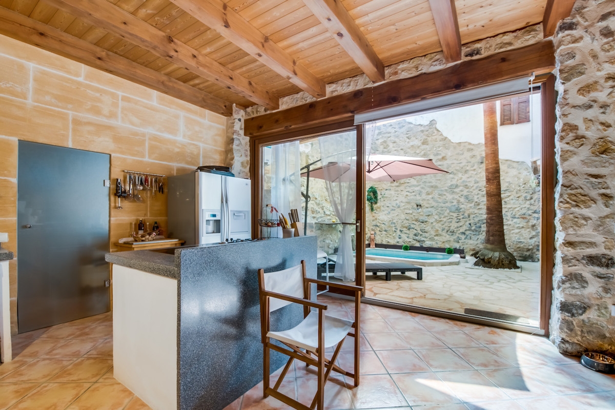Bezauberndes Stadthaus mit Pool in 
Artà/Mallorca