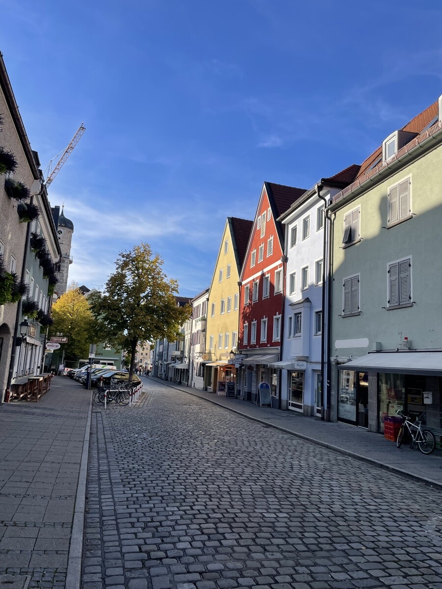 VERMIETET! Saniert & mittendrin: 4,5-Zi-Whg mit Dachterrasse und Aufzug!