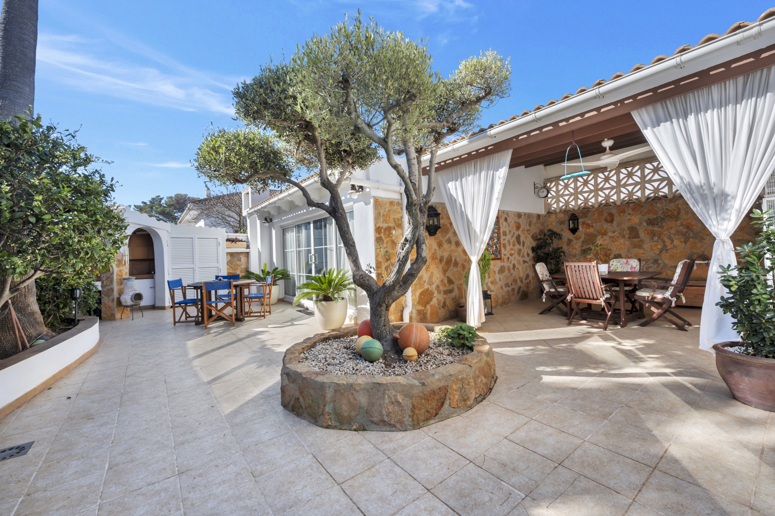 Doppelhaushälfte mit Teilmeerblick in ruhiger Lage in Badia Gran, Mallorca · Image gallery 3