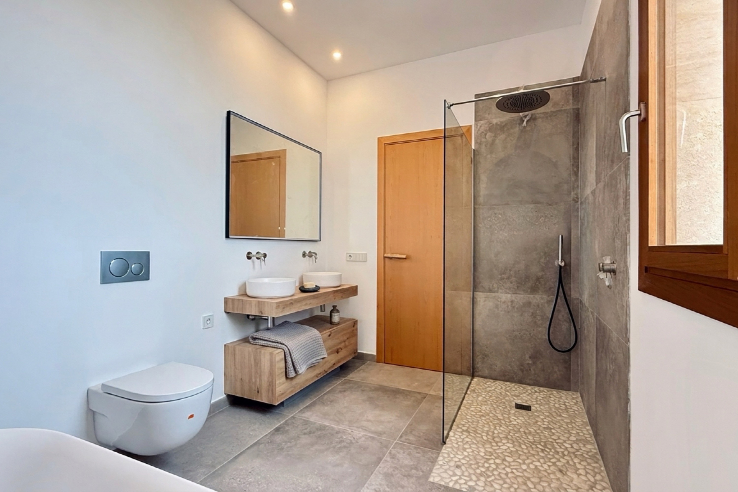 Exclusiver Neubau mit Pool, Tiefgarage und großem Garten · Bildergalerie 48