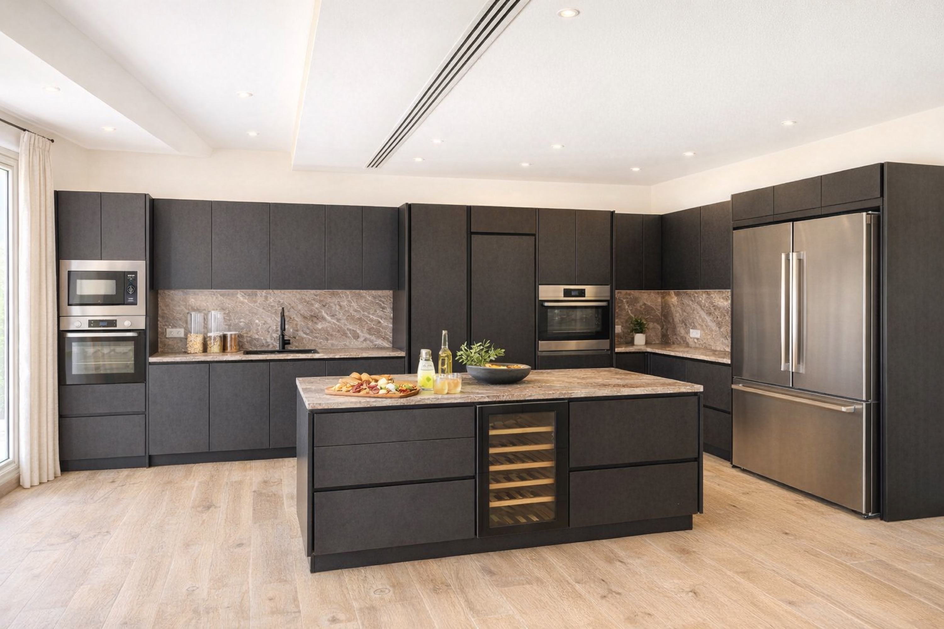 Ready-to-move-in new-build villa with large plot in the south of Mallorca