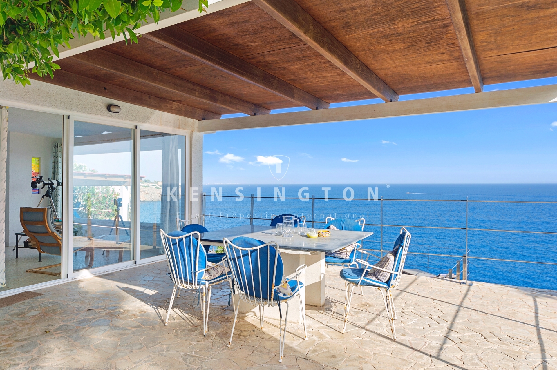 House on the front line of the sea with an extra plot in Cala Pi, Llucmajor