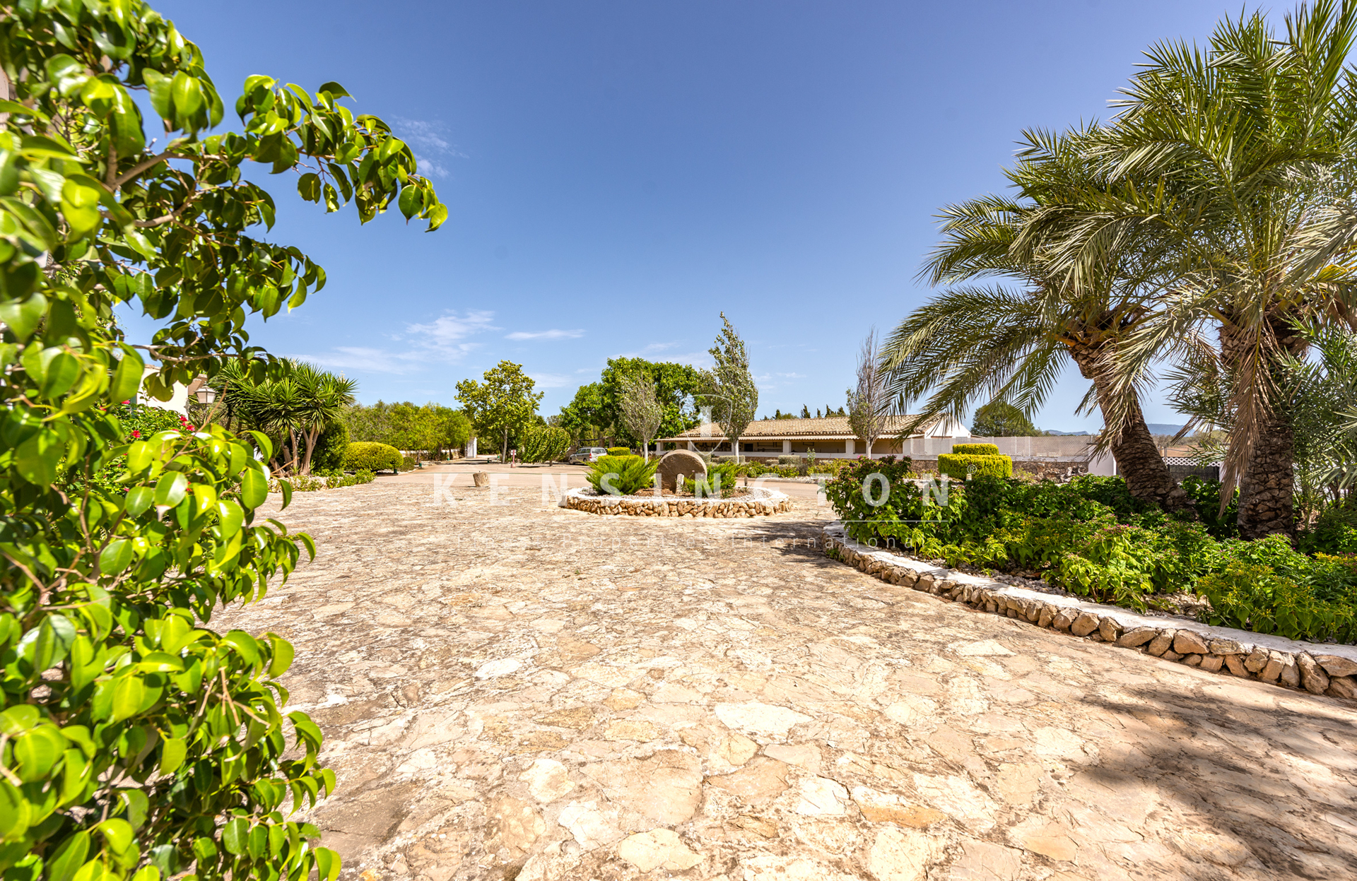 Hacienda mit Agrotourismus-Lizenz, Pool und vielfältigen Nutzungsmöglichkeiten.
