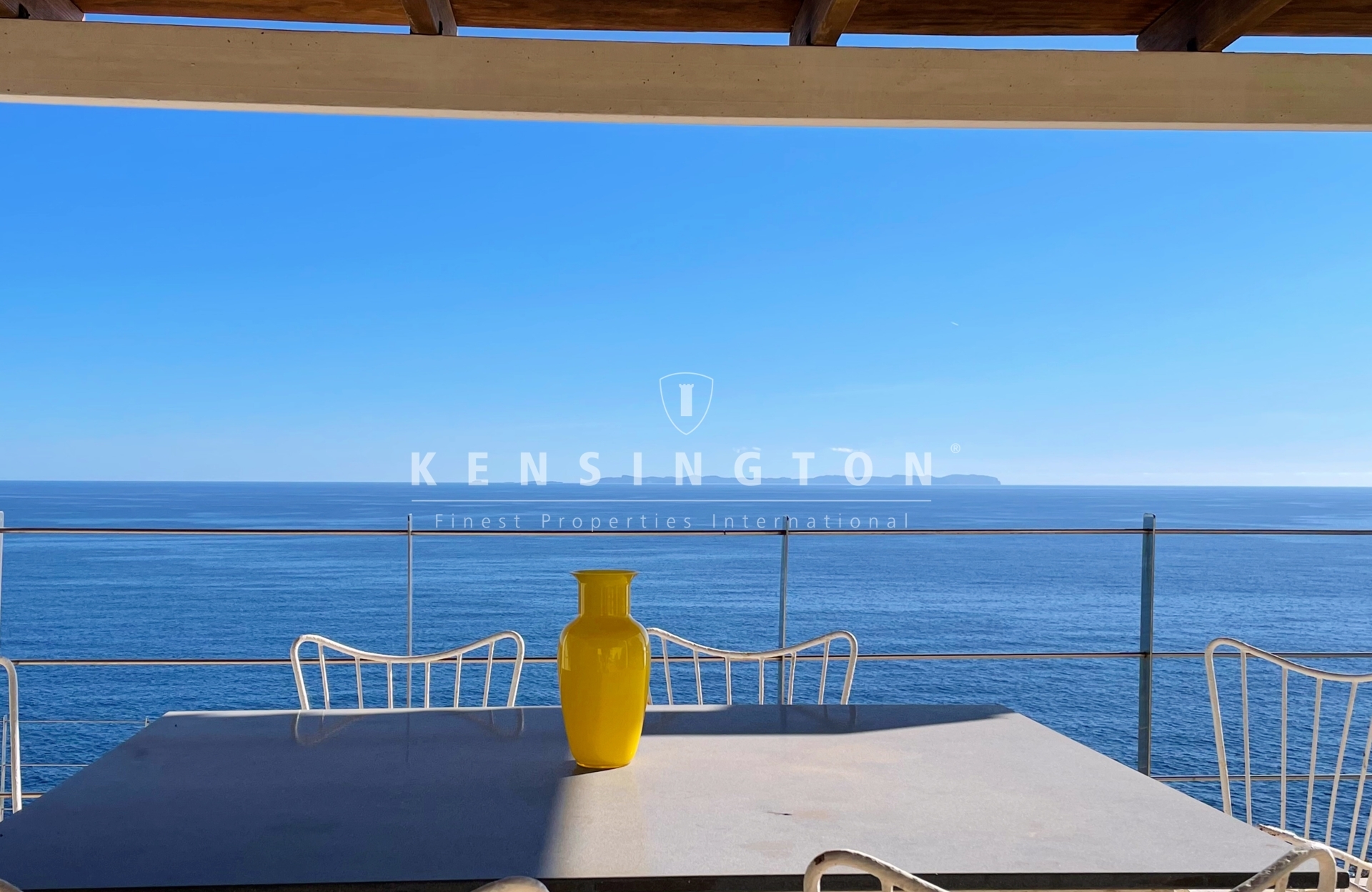 House on the front line of the sea with an extra plot in Cala Pi, Llucmajor