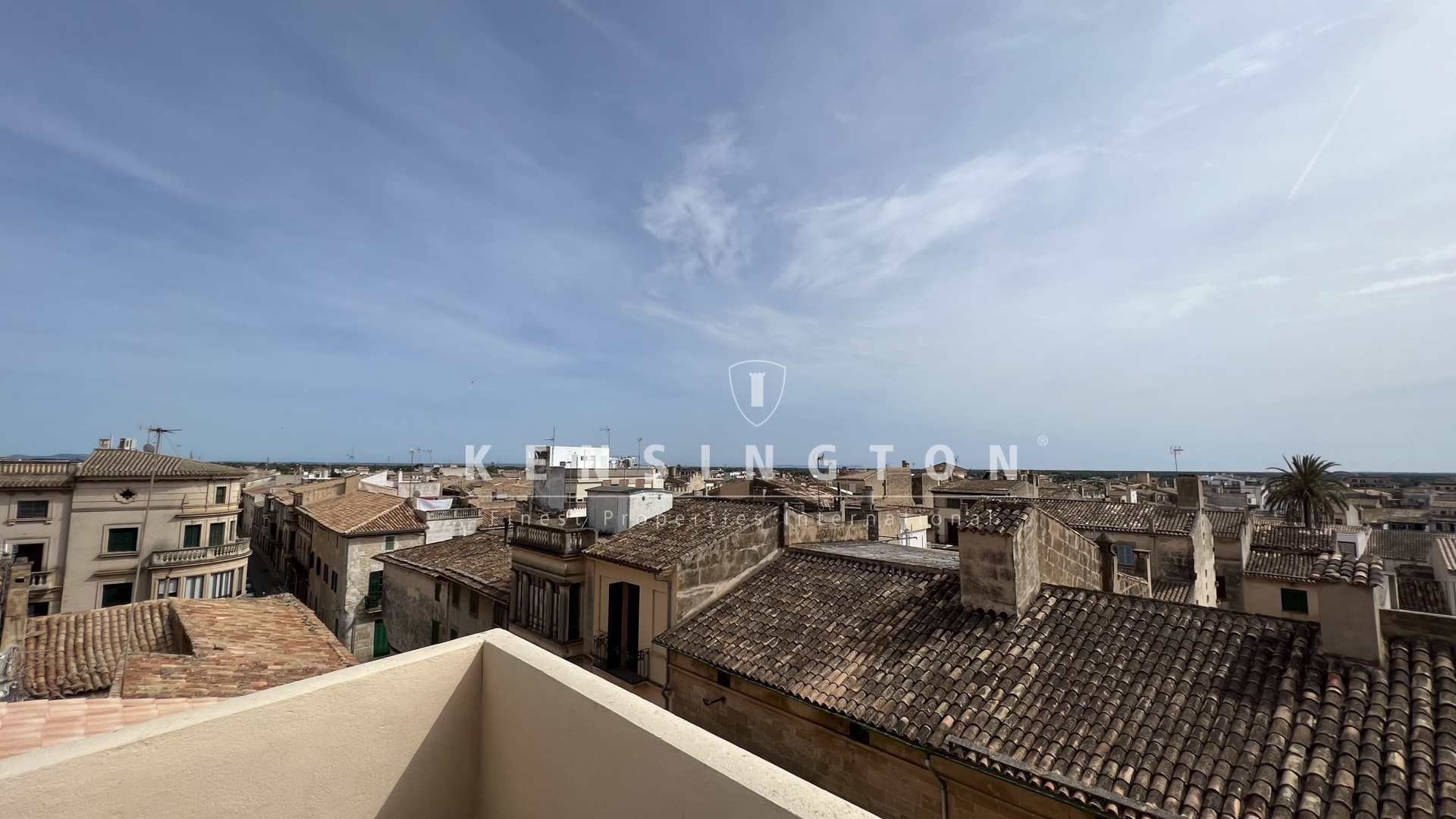 Renovierungsbedürftiges Townhouse mit Blick über die Stadt
