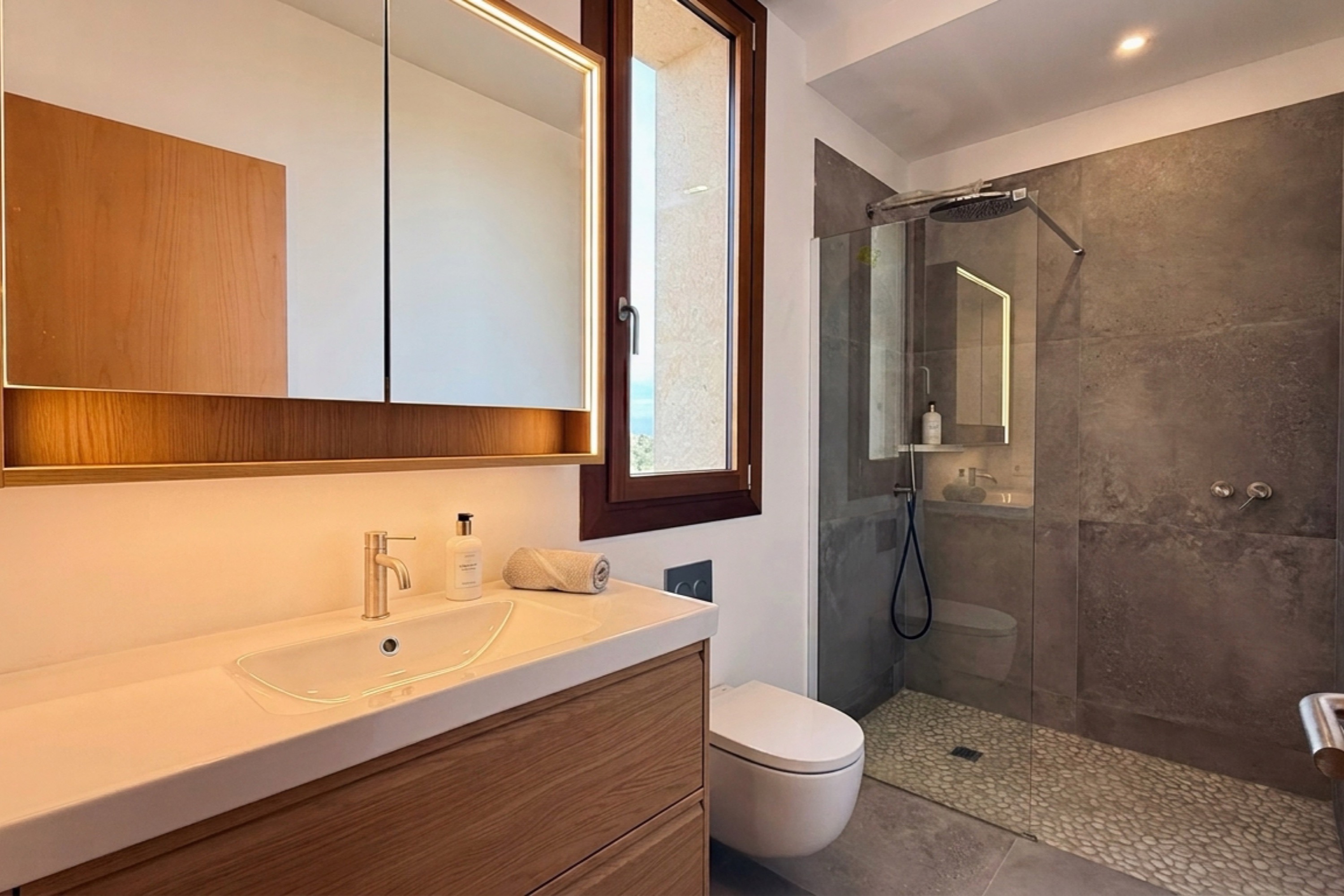 Exclusiver Neubau mit Pool, Tiefgarage und großem Garten · Bildergalerie 50