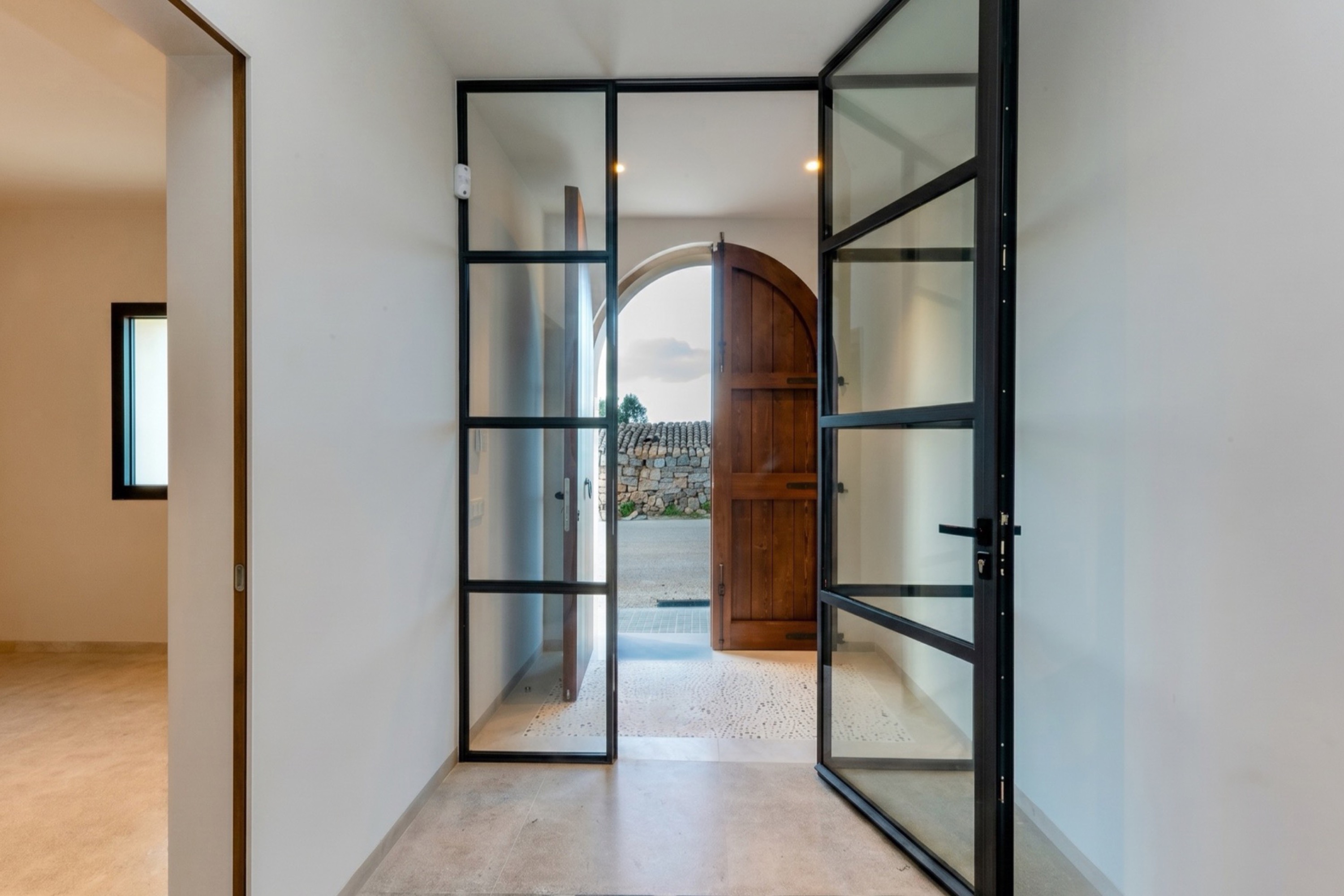 Neubau-Stadthaus mit Dachterrasse & Meerblick in Ses Salines, Mallorca