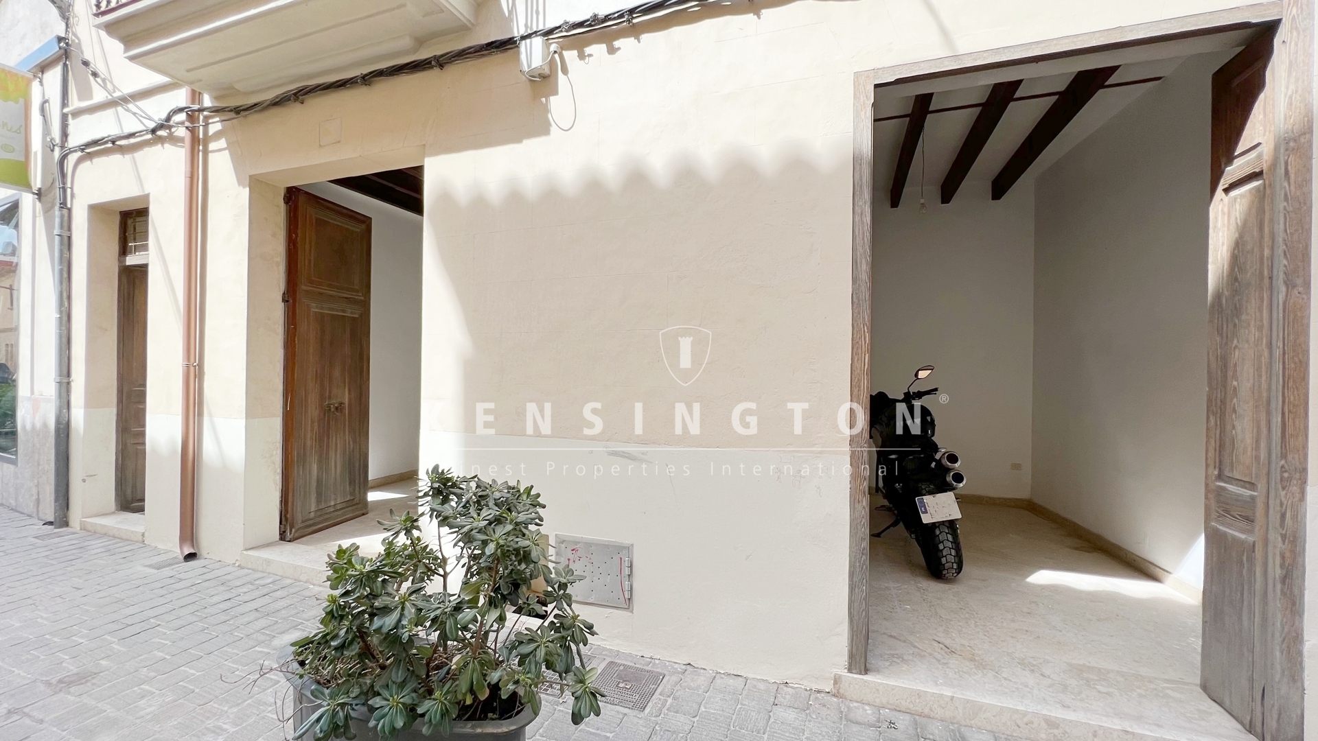 Renovierungsbedürftiges Townhouse mit Blick über die Stadt