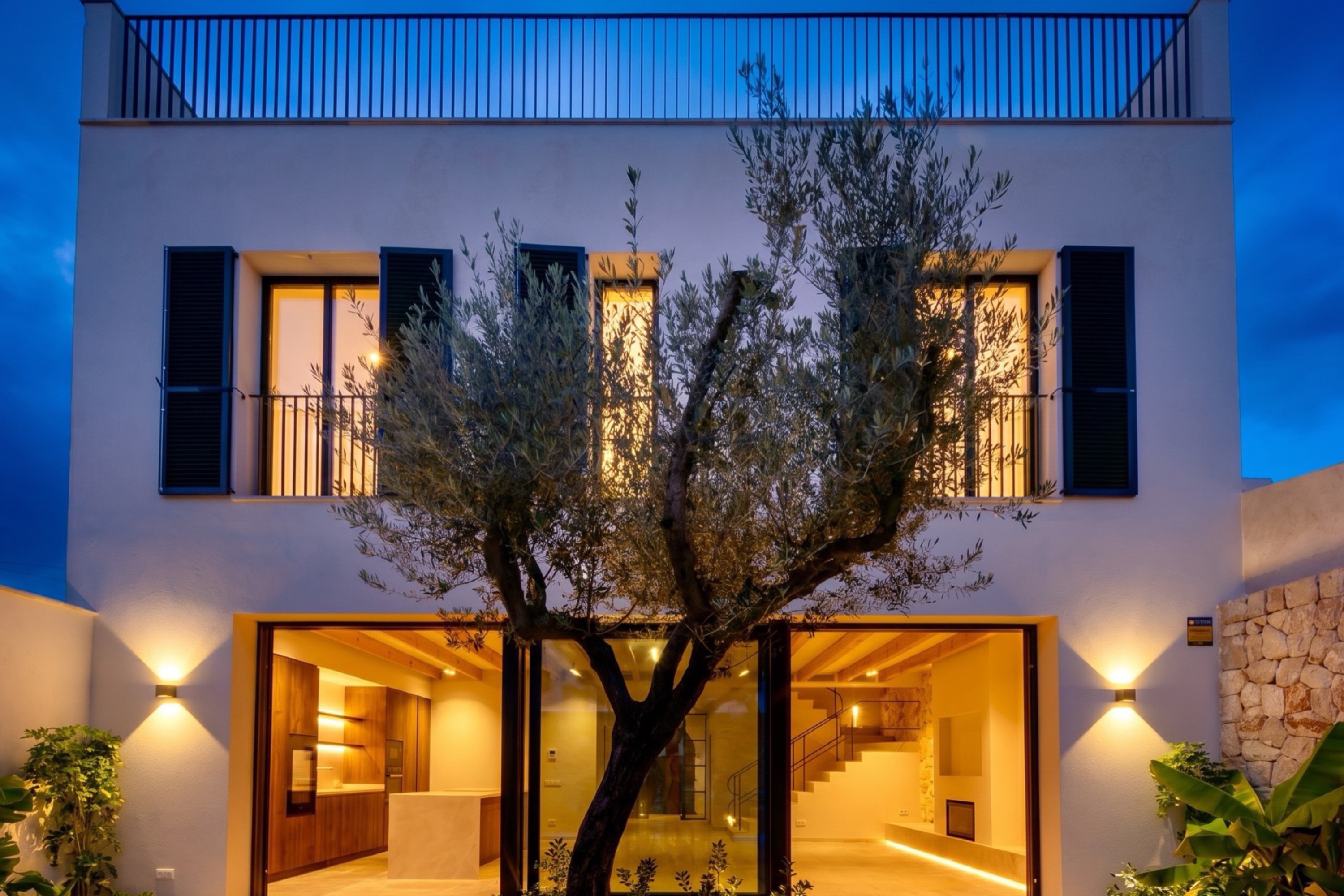 Neubau-Stadthaus mit Dachterrasse & Meerblick in Ses Salines, Mallorca