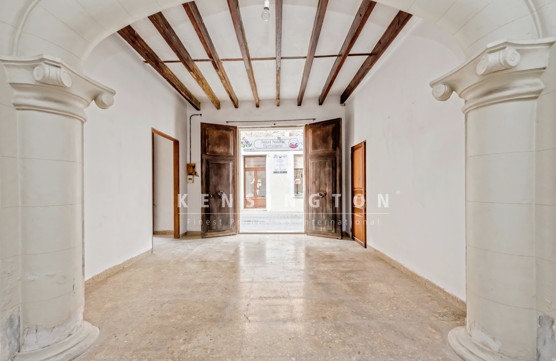 Renovierungsbedürftiges Townhouse mit Blick über die Stadt