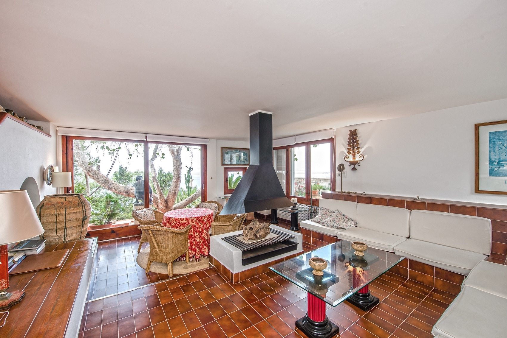 ETV! Mediterranean villa with panoramic sea views in Badia Gran (Mallorca) · Image gallery 12