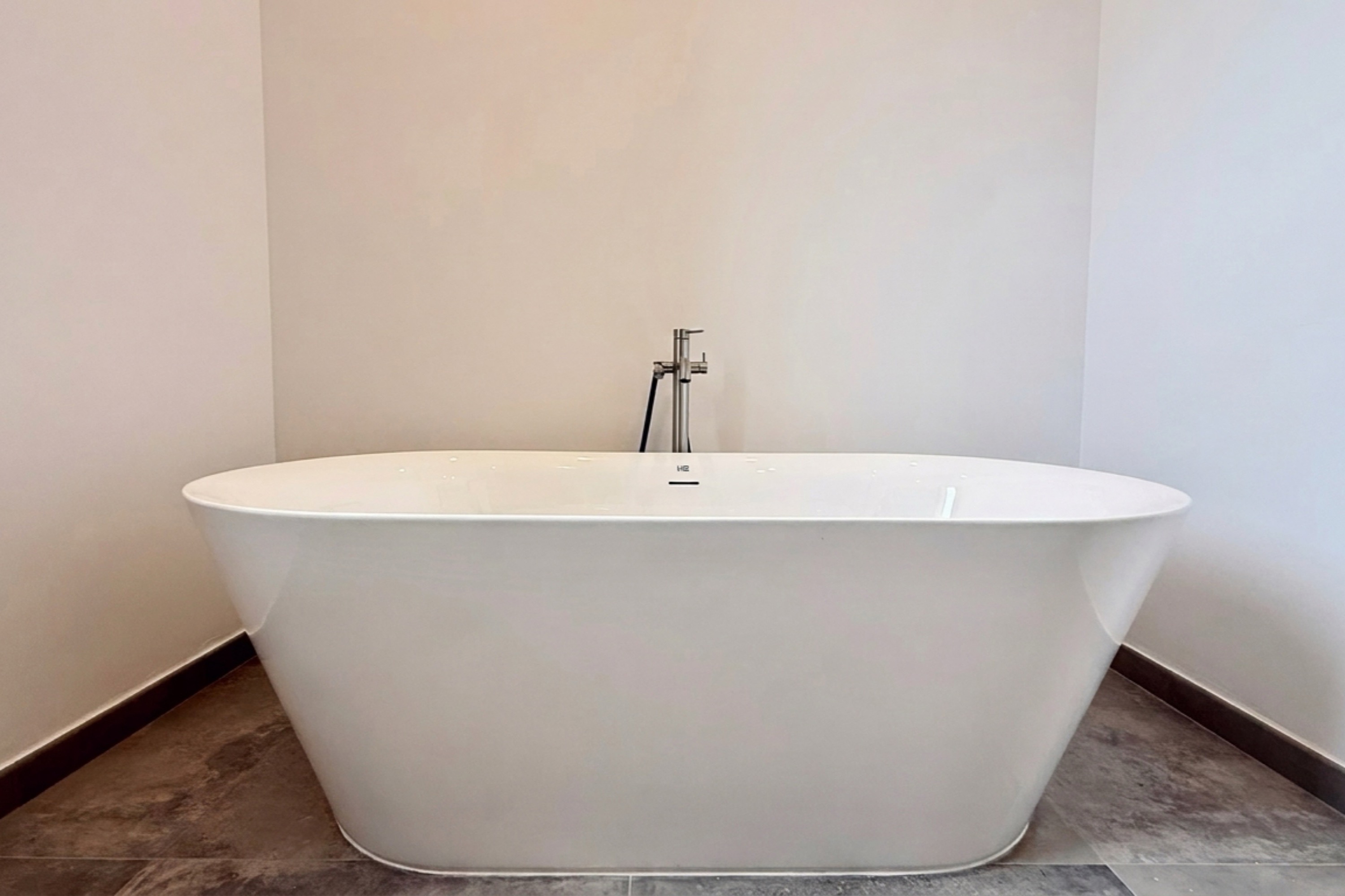 Exclusiver Neubau mit Pool, Tiefgarage und großem Garten · Bildergalerie 49