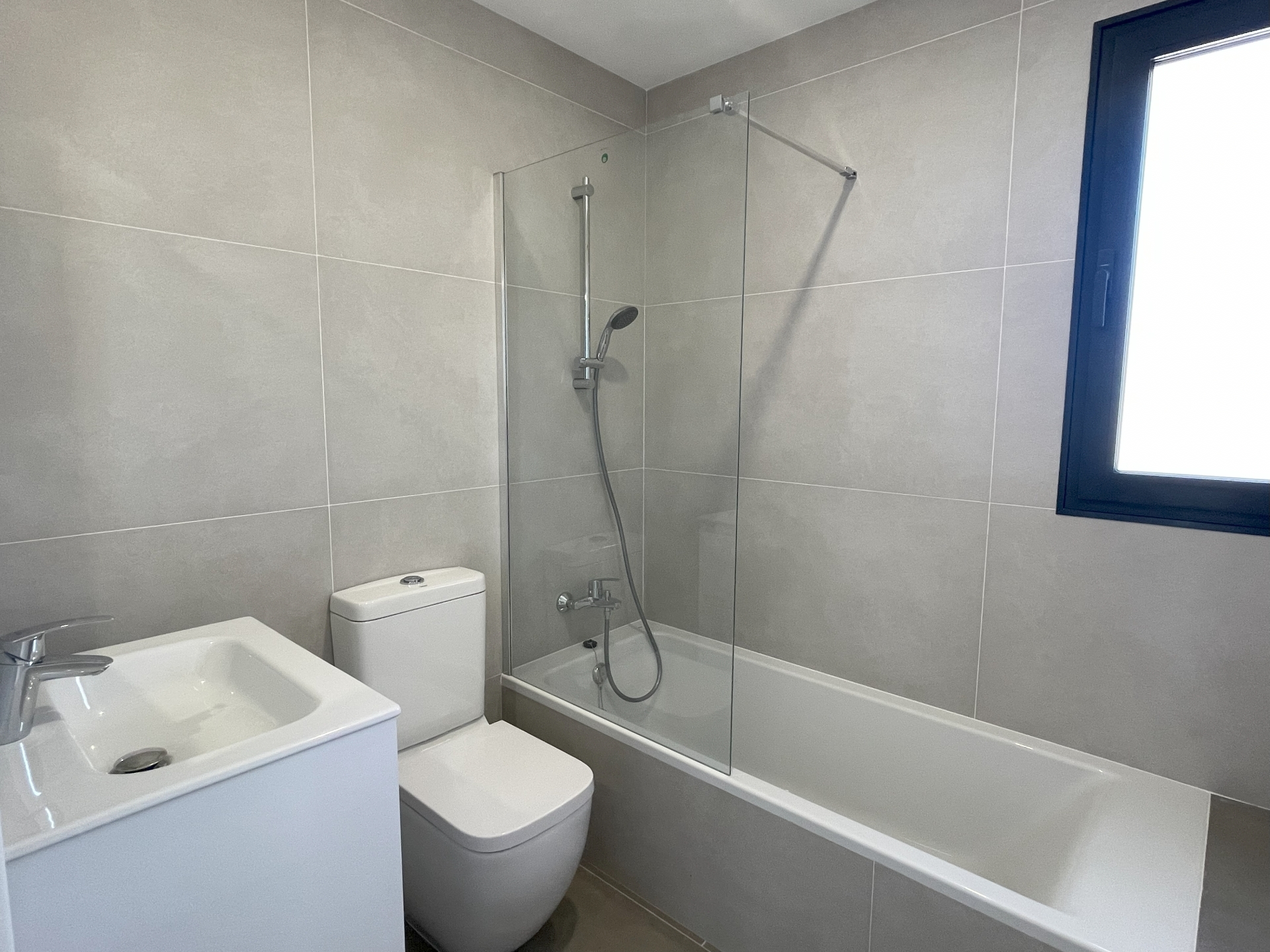Neubau Doppelhaushälfte mit Pool · Image gallery 17
