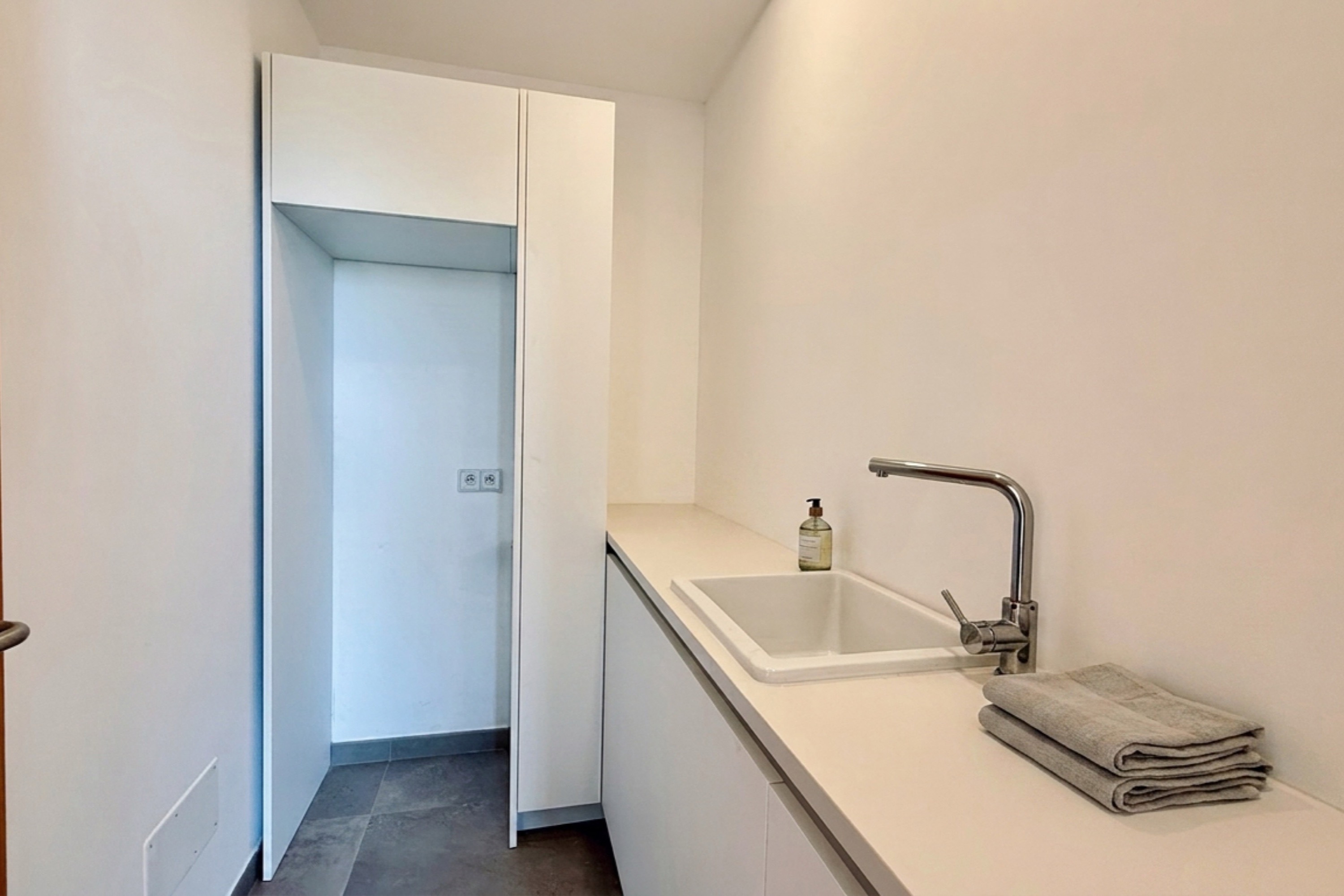 Exclusiver Neubau mit Pool, Tiefgarage und großem Garten · Bildergalerie 26