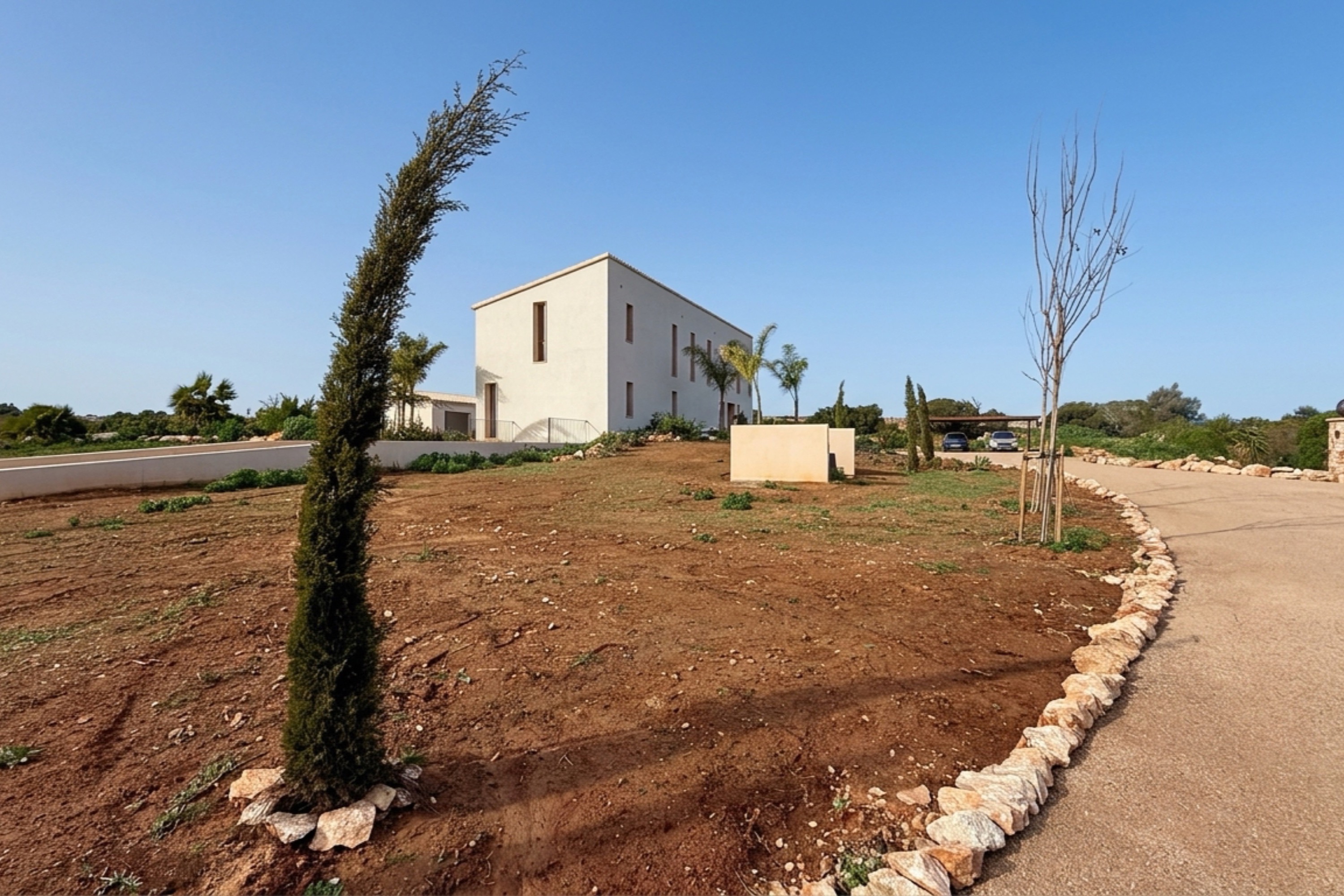 Exclusiver Neubau mit Pool, Tiefgarage und großem Garten