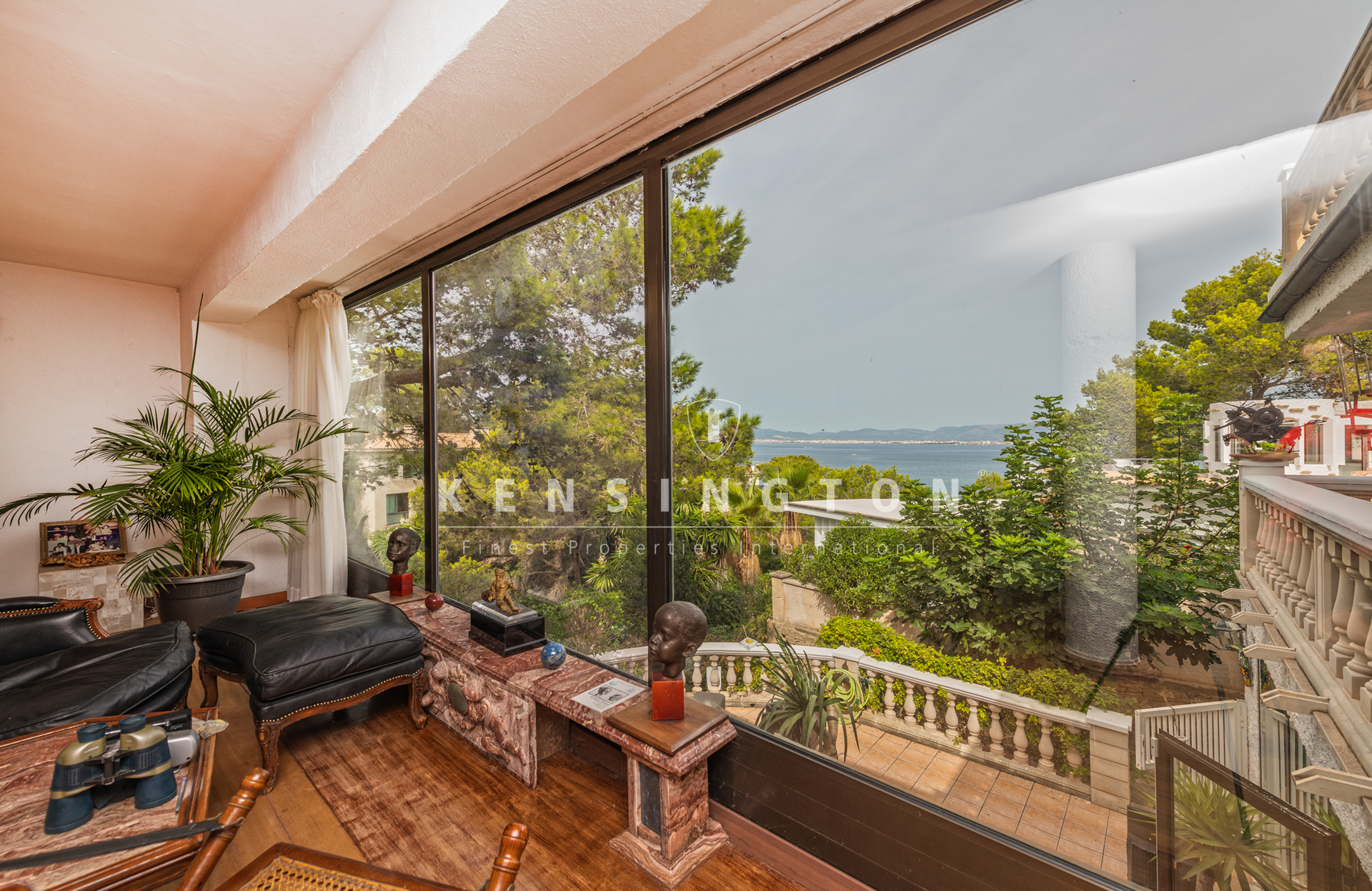 Villa in 1. Meereslinie mit Blick auf die Bucht von Palma, Mallorca