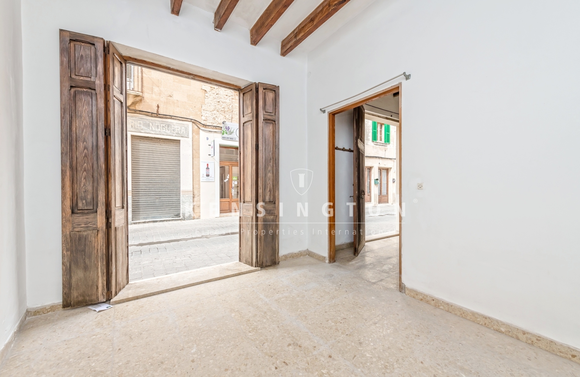 Renovierungsbedürftiges Townhouse mit Blick über die Stadt
