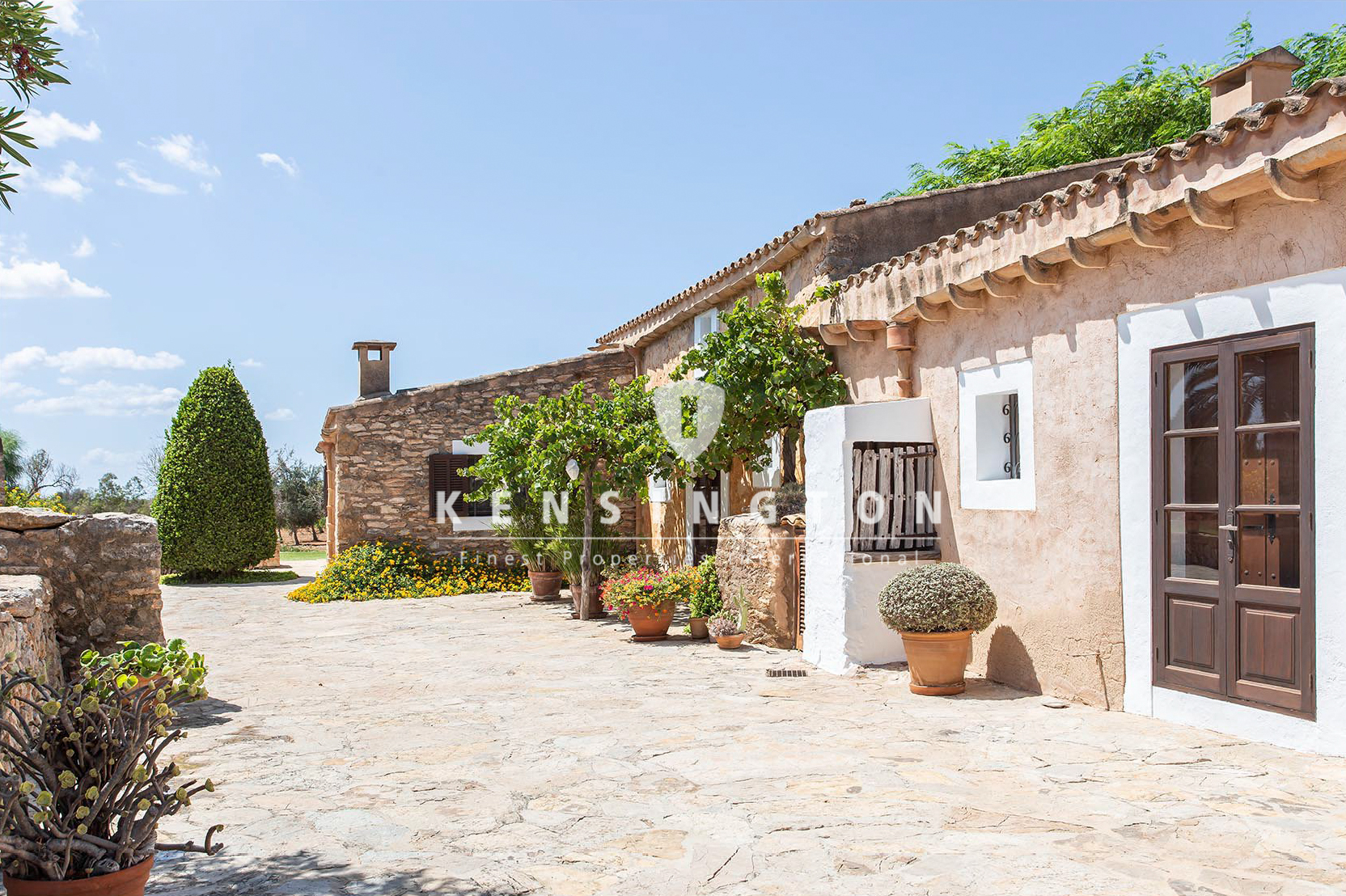 Finca-Anwesen mit zwei Häusern, fünf Parzellen und großem Pool