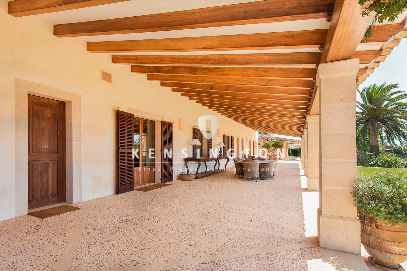 Finca-Anwesen mit zwei Häusern, fünf Parzellen und großem Pool