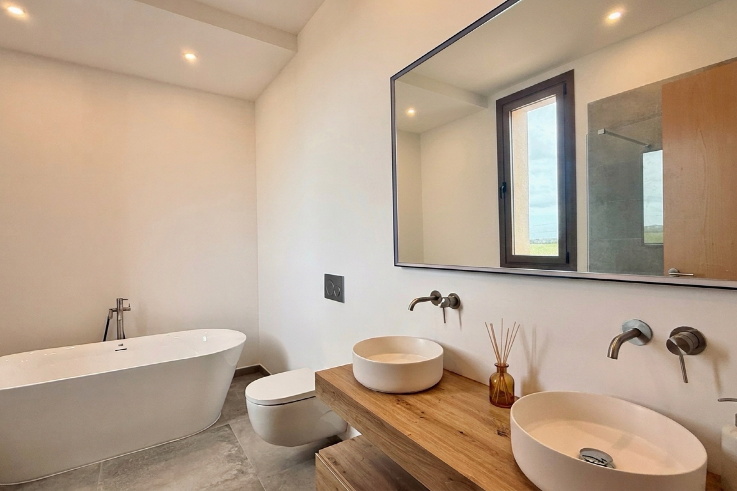 Exclusiver Neubau mit Pool, Tiefgarage und großem Garten · Bildergalerie 47