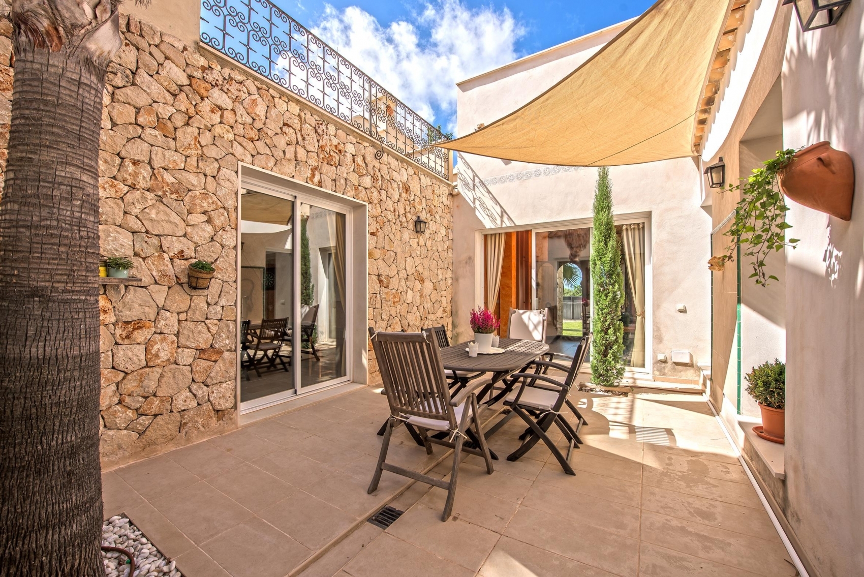 ETV! Charming villa with sea view on the second line in Sa Torre, Mallorca · Image gallery 11