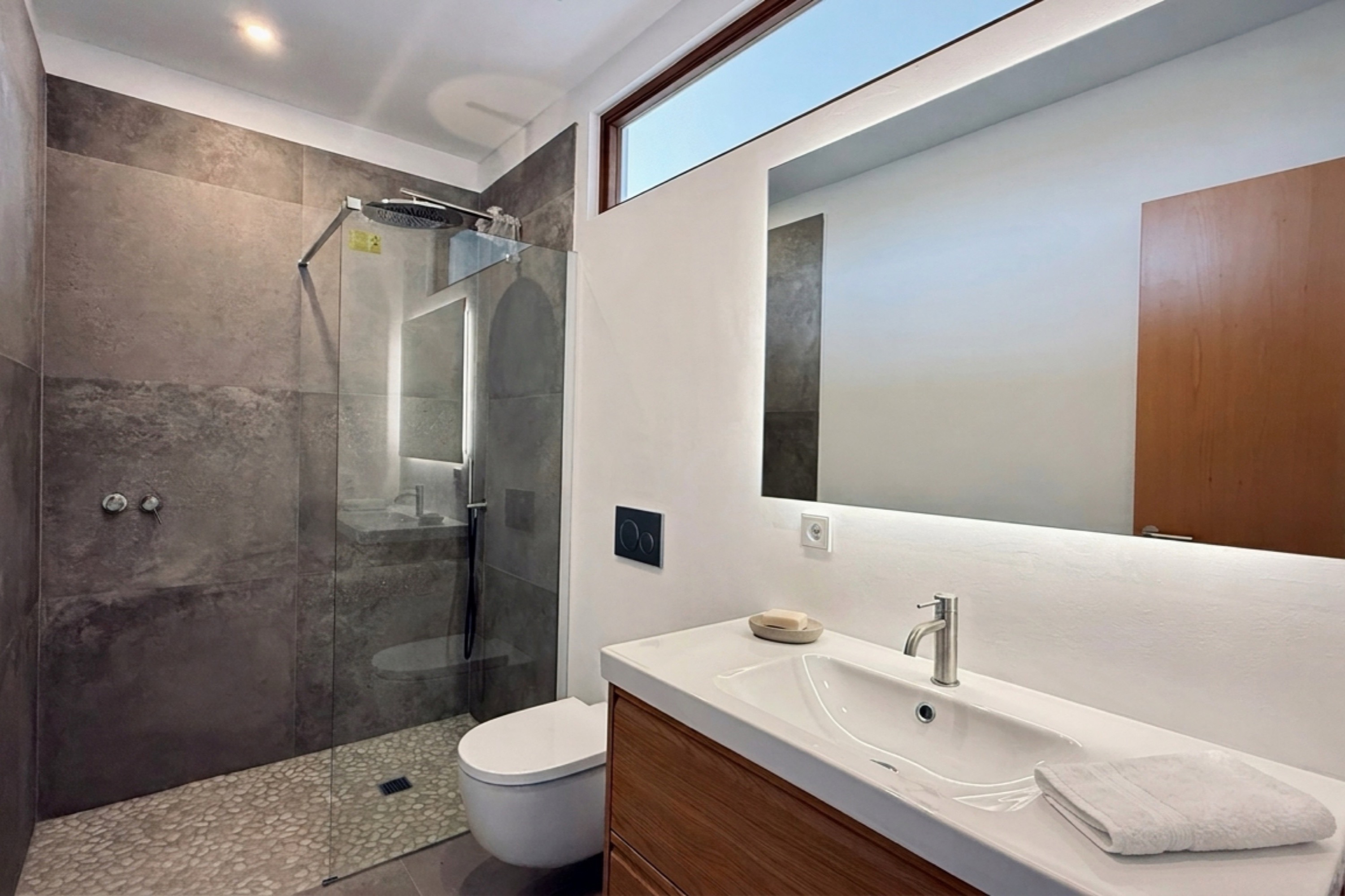 Exclusiver Neubau mit Pool, Tiefgarage und großem Garten · Bildergalerie 52