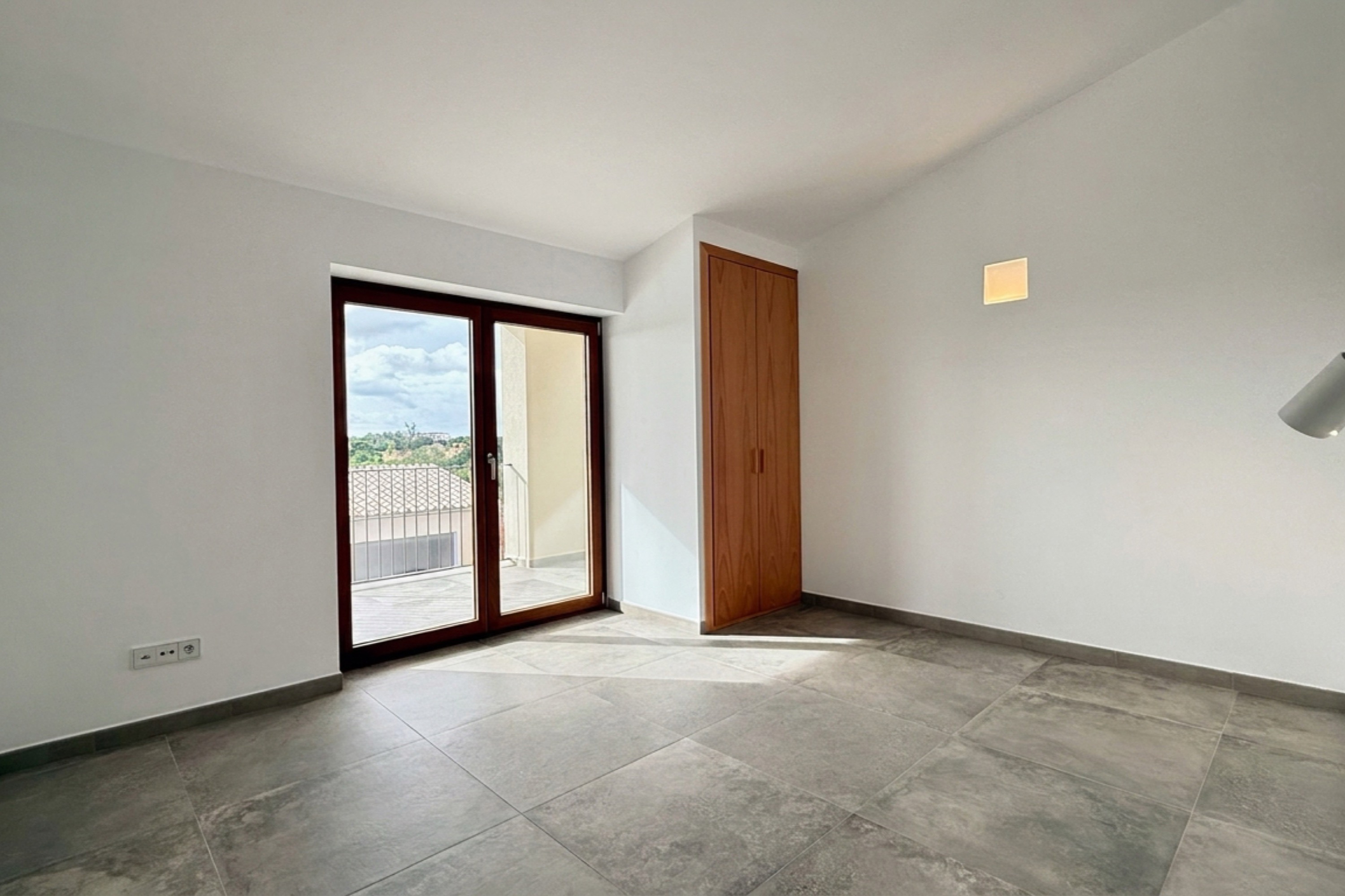 Exclusiver Neubau mit Pool, Tiefgarage und großem Garten · Bildergalerie 42