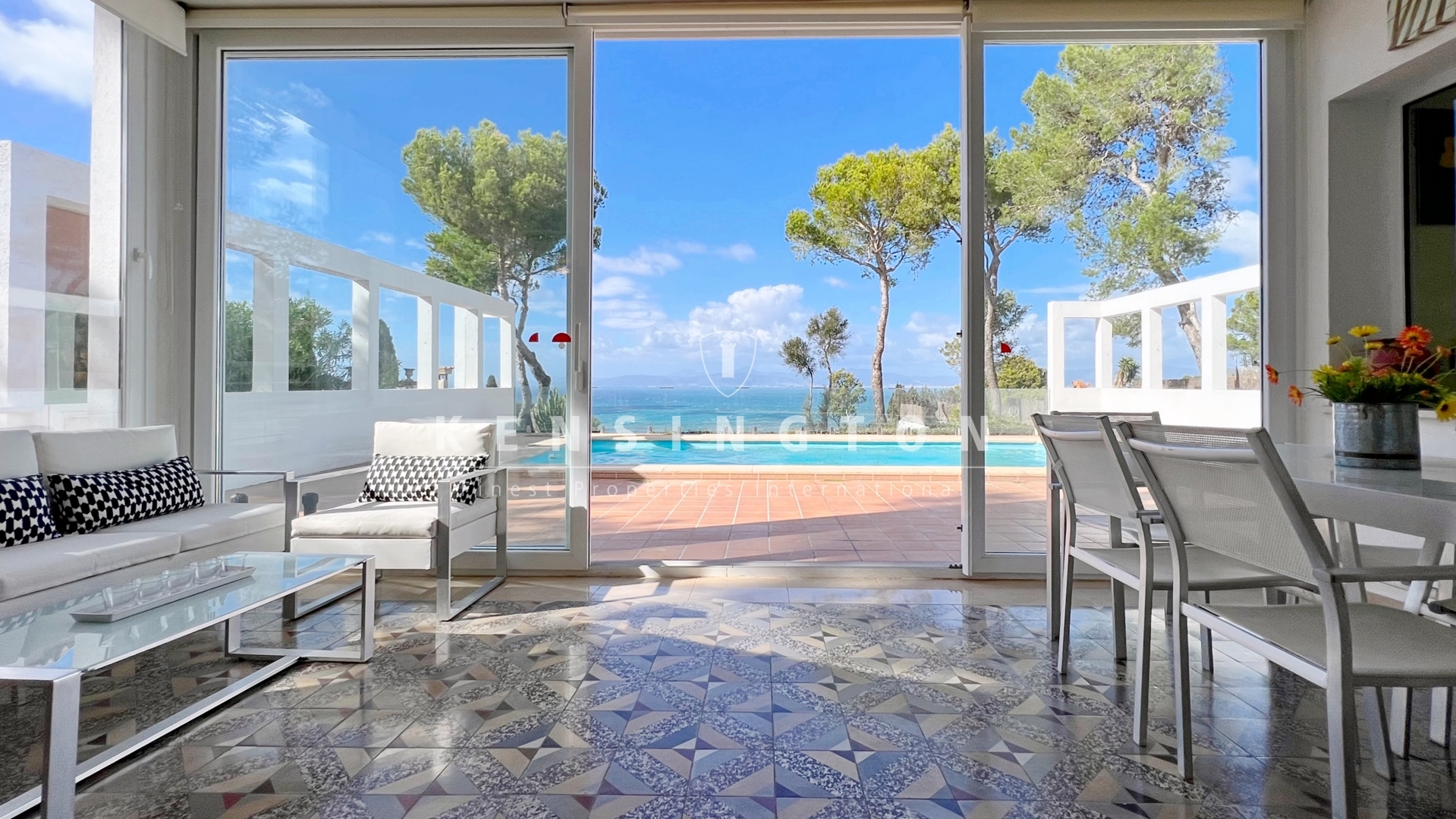 ETV! Villa in erster Meereslinie mit Pool & Ferienvermietungslizenz