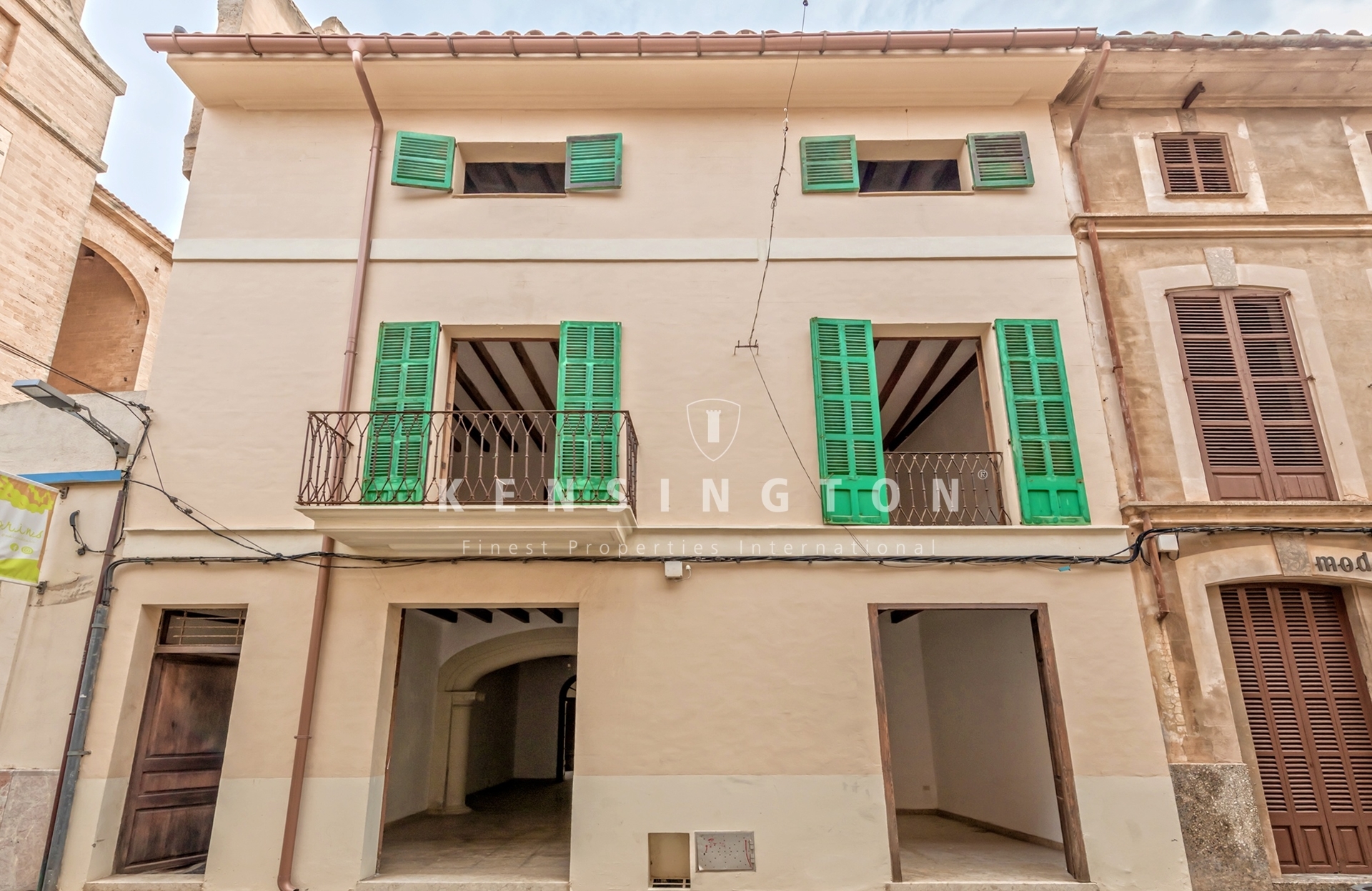 Renovierungsbedürftiges Townhouse mit Blick über die Stadt