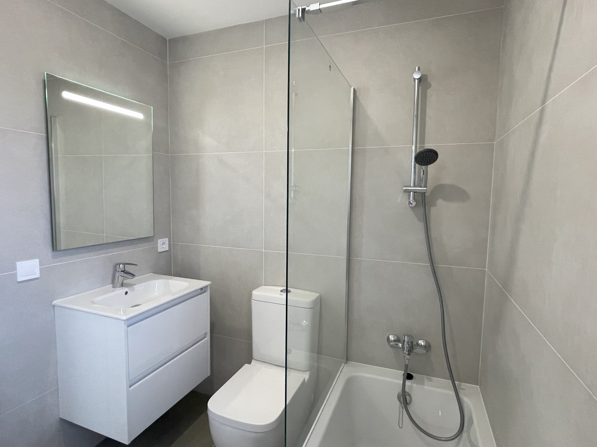 Neubau Doppelhaushälfte mit Pool · Image gallery 19