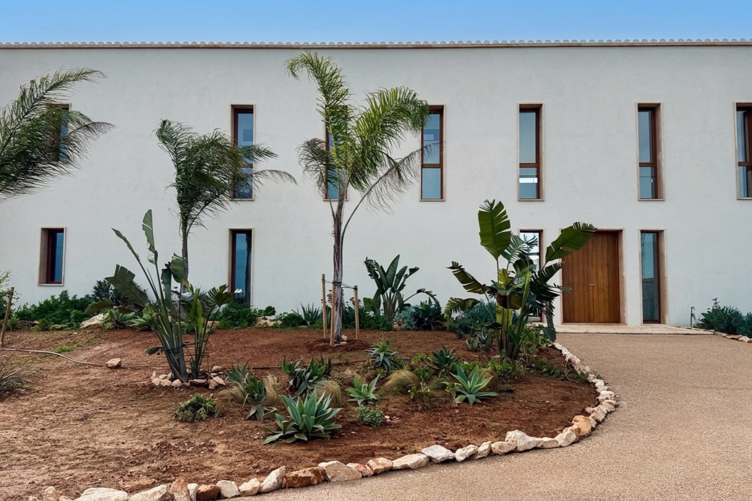 Exclusiver Neubau mit Pool, Tiefgarage und großem Garten