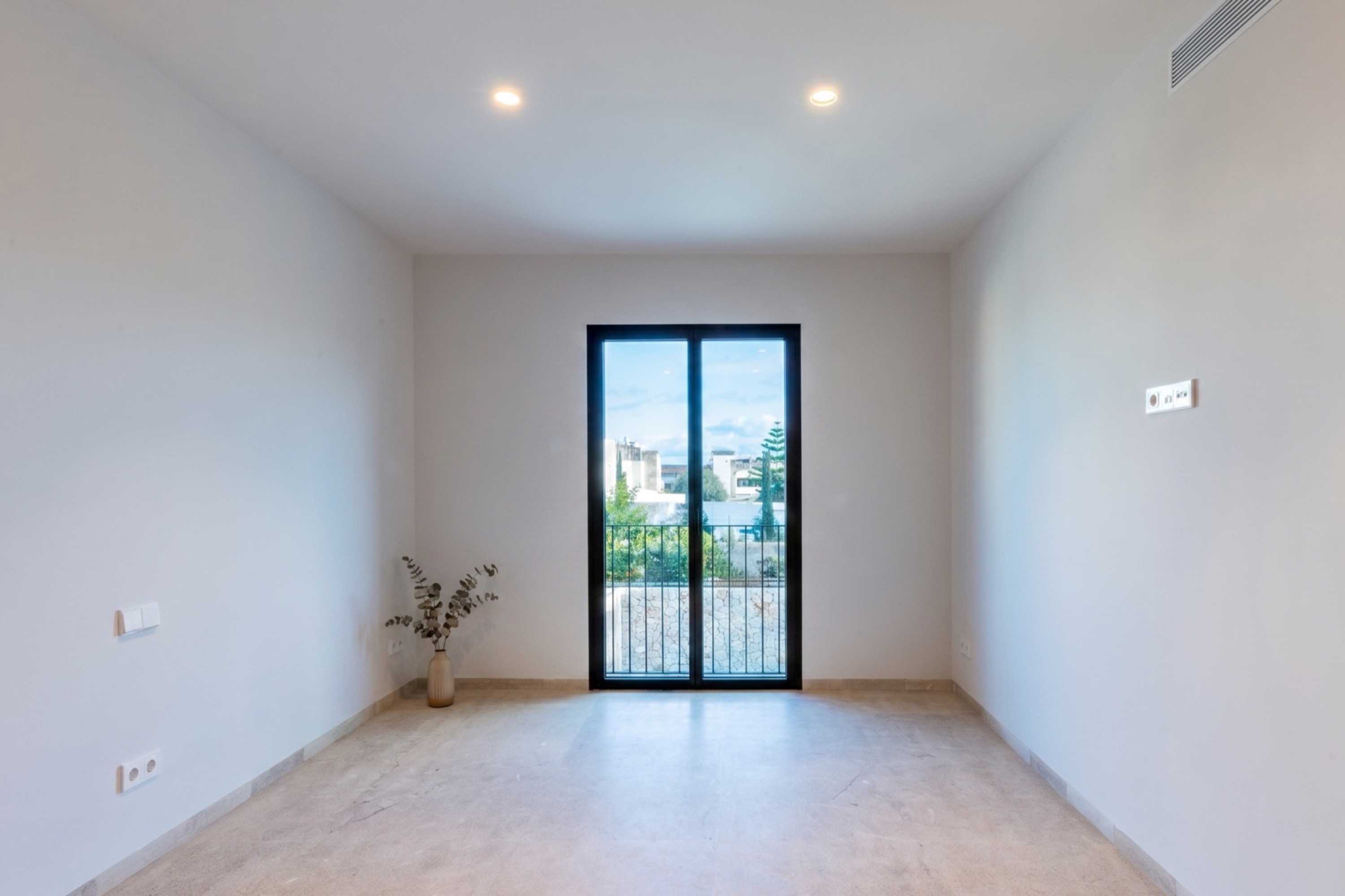 Neubau-Stadthaus mit Dachterrasse & Meerblick in Ses Salines, Mallorca · Bildergalerie 18