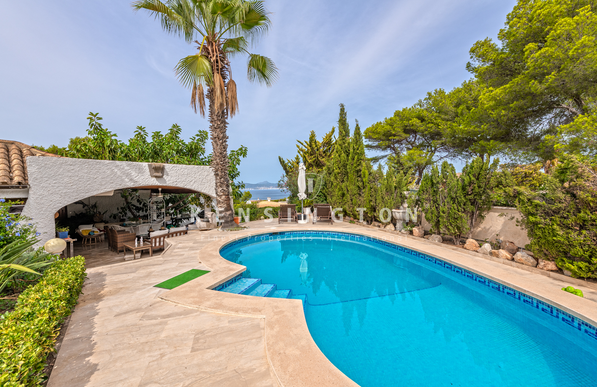Villa in 1. Meereslinie mit Blick auf die Bucht von Palma, Mallorca