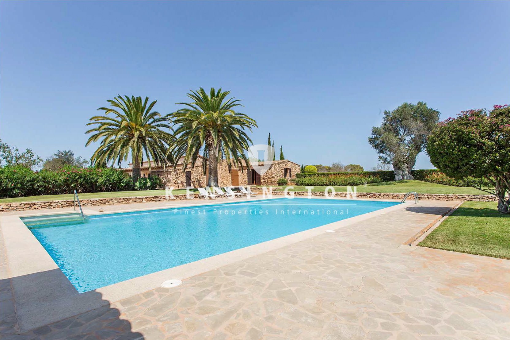 Finca-Anwesen mit zwei Häusern, fünf Parzellen und großem Pool
