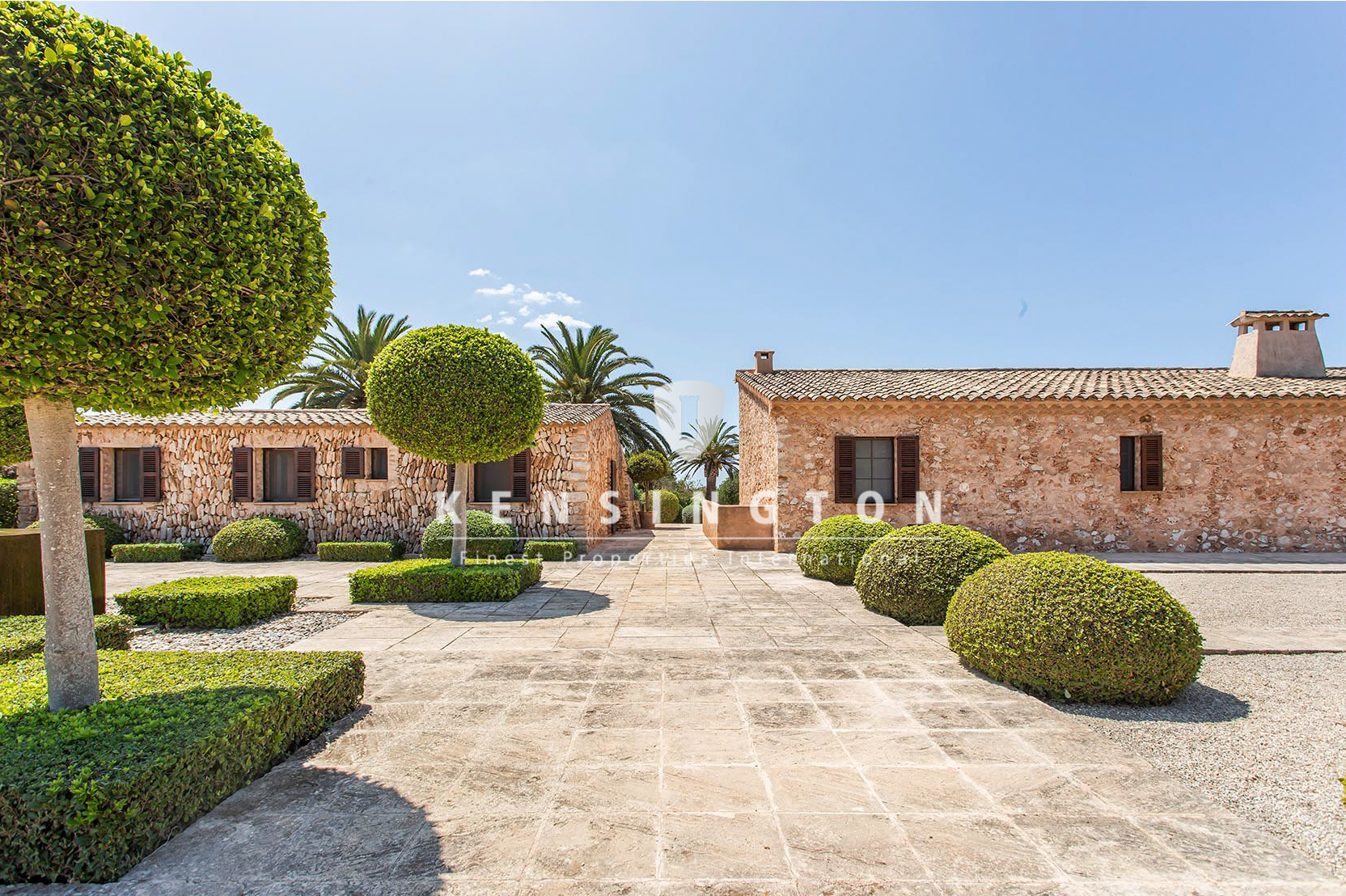 Finca-Anwesen mit zwei Häusern, fünf Parzellen und großem Pool