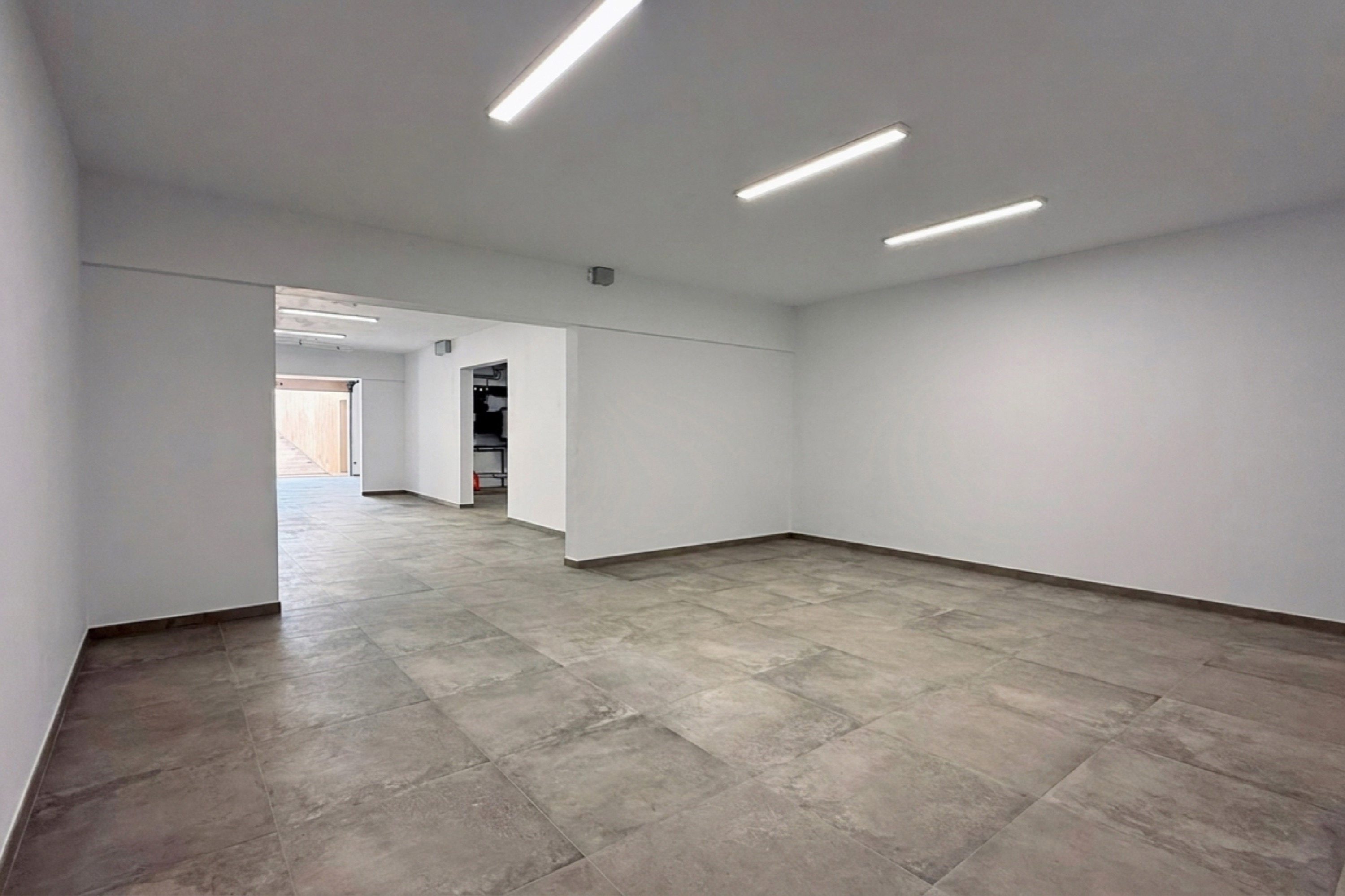 Exclusiver Neubau mit Pool, Tiefgarage und großem Garten · Bildergalerie 57