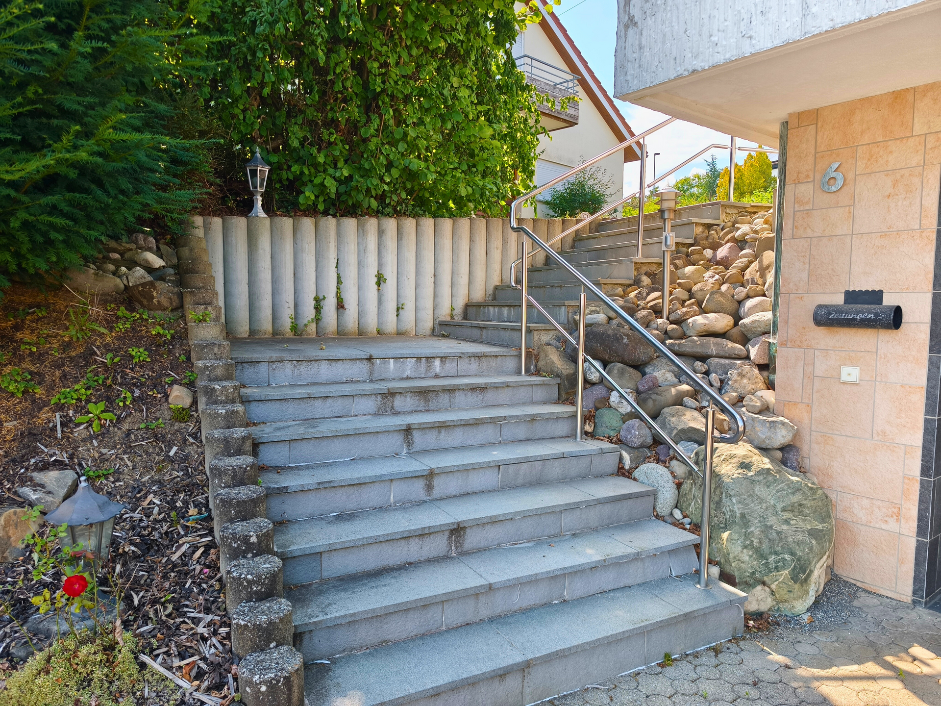 Treppe zur Haustüre