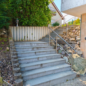 Treppe zur Haustüre