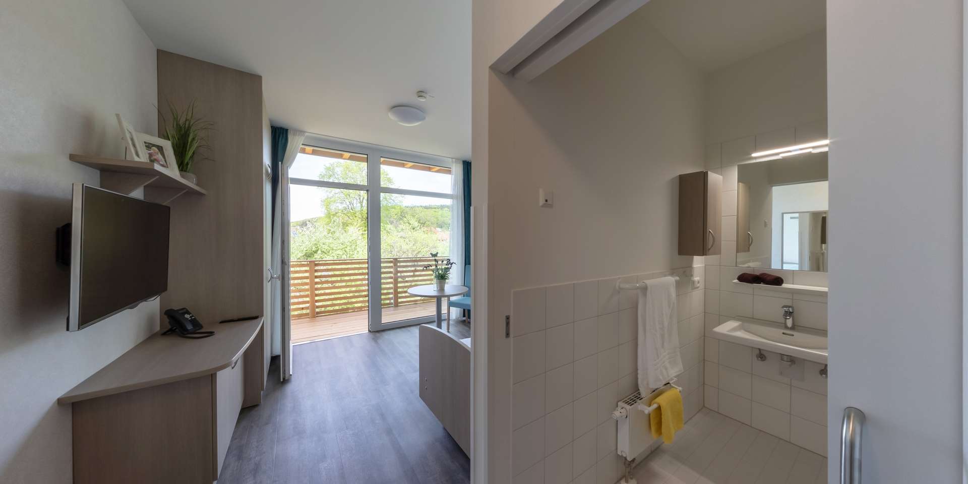 Zimmer mit eigenem Badezimmer