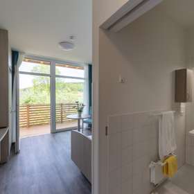 Zimmer mit eigenem Badezimmer
