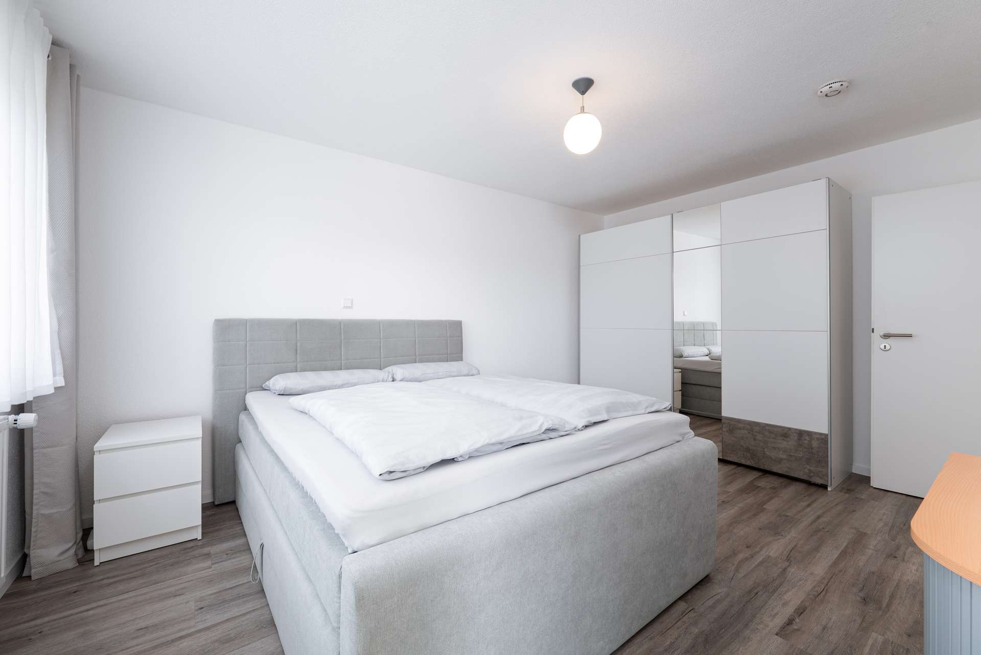 Schlafzimmer 1