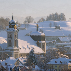 Stadtpfarrkirche im Winter