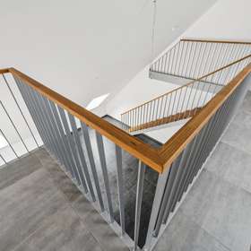Galerie mit Treppe