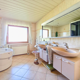 Badezimmer EG